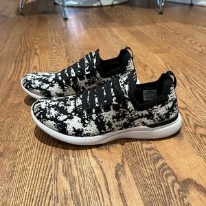APL Athletic Propulsion Labs Techloom Breeze Black / White Sneakers Women's 8